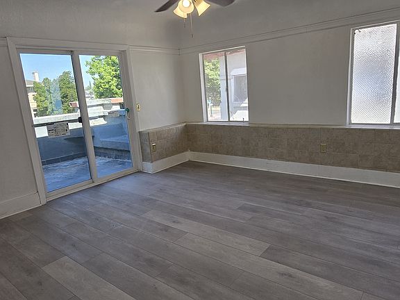 4th image of 960 N Van Ness Ave #D