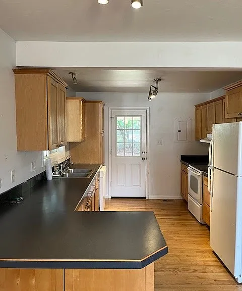 1849 Homer Dr — Photo 8