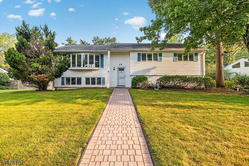 1st image of 29 Tiffany Dr