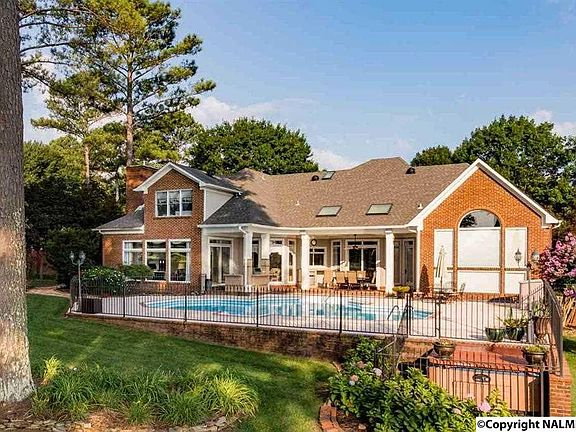 3rd image of 3021 Hampton Cove Way SE