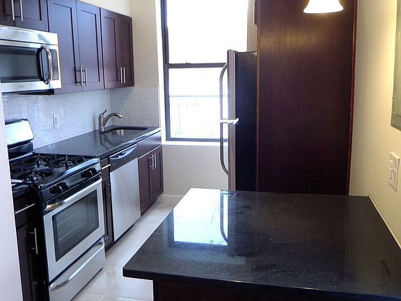 4th image of 3022 31st St APT 4