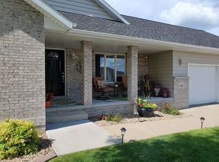 212 E 52nd St, Kearney, NE 68847