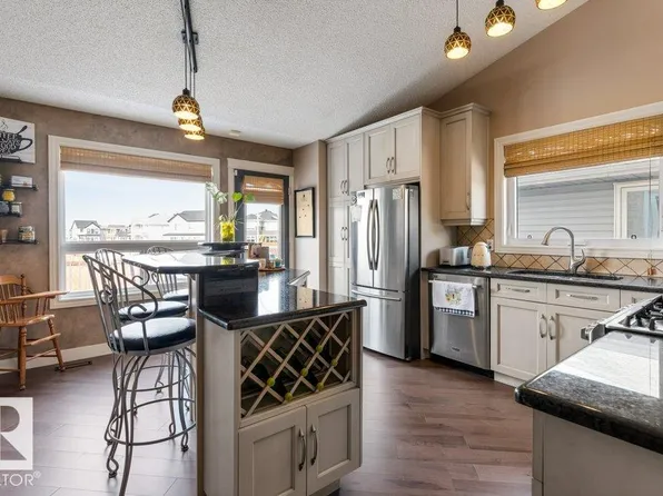 17 Donald Pl, Saint Albert, AB T8N 6H3