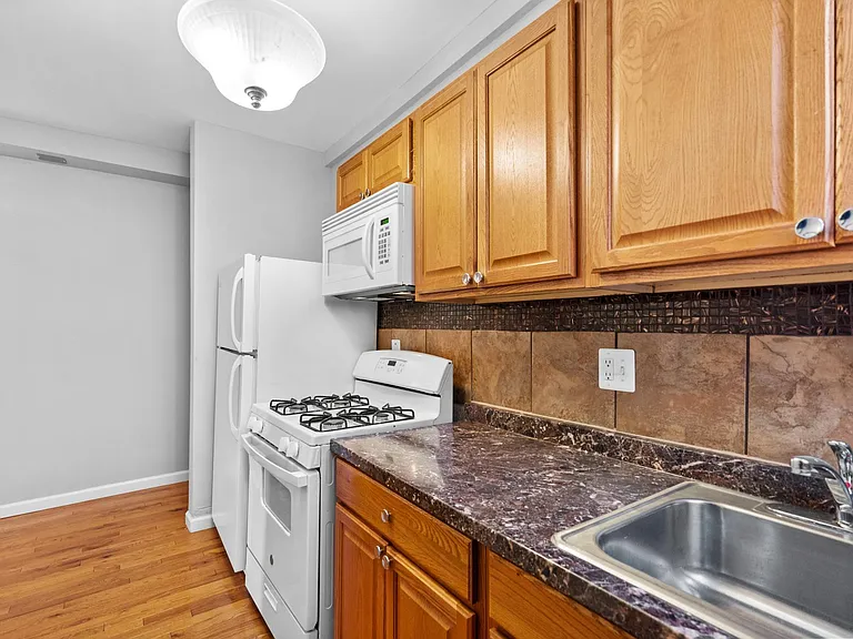 1615 12th St NW #4 — Photo 7
