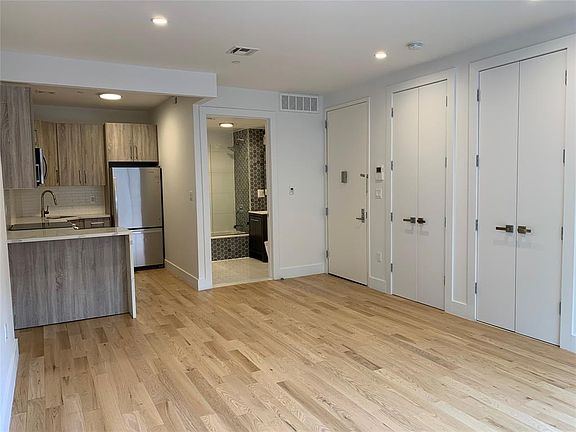 2nd image of 813 Jefferson Ave #1A