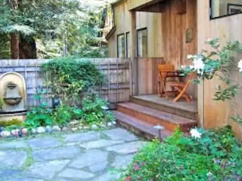 Entry Courtyard