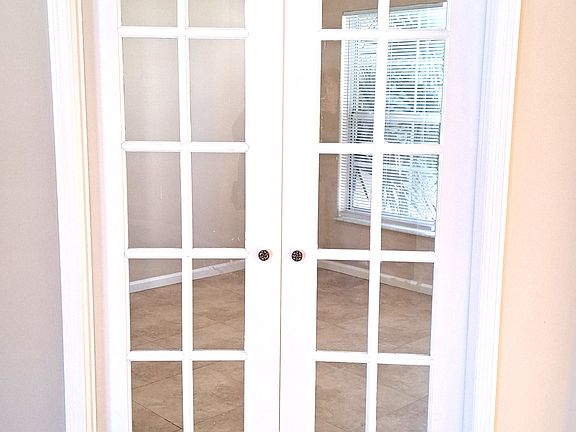 5th image of 30 Patricia Dr