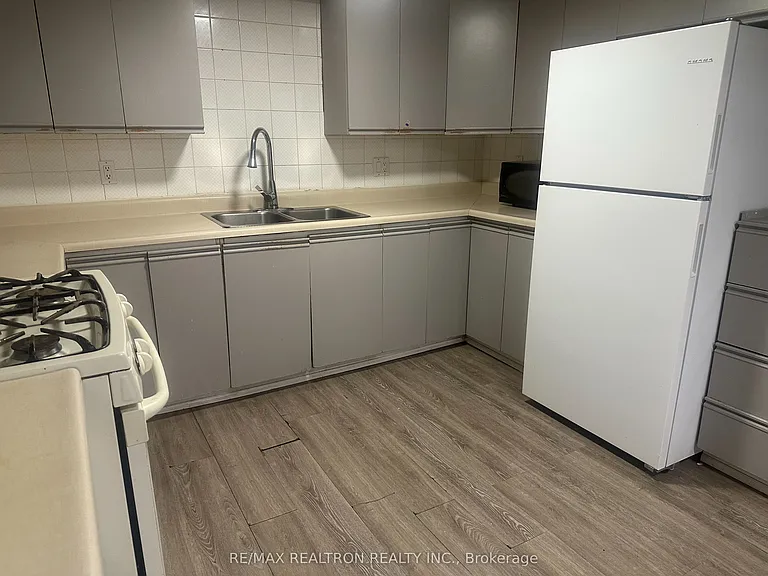 16 Montavista St #BASEMENT — Photo 2