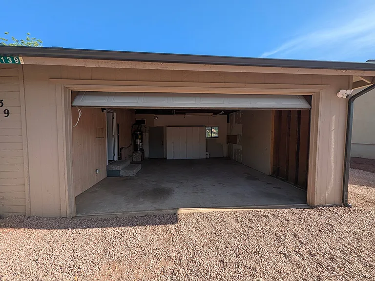 139 E Springdale Dr — Photo 6