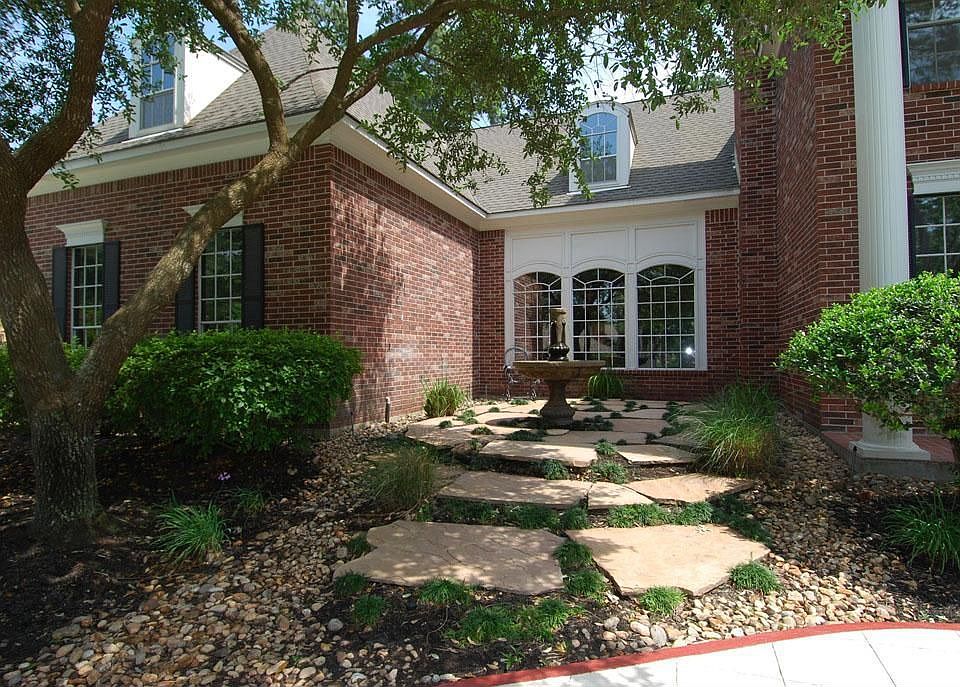2nd image of 1702 Chestnut Grove Ln