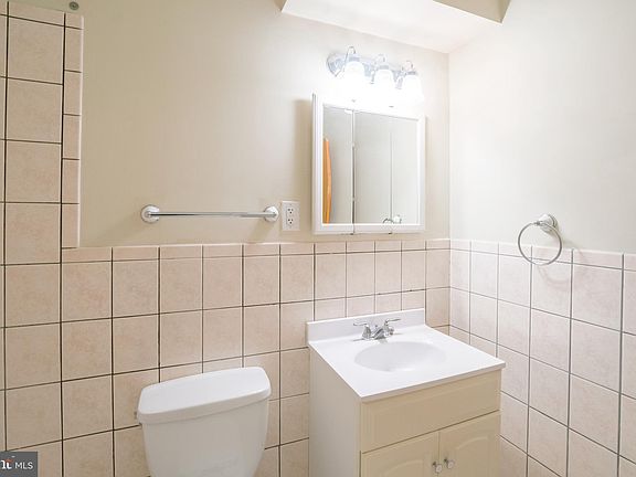 3rd image of 1128 E Passyunk Ave APT 1