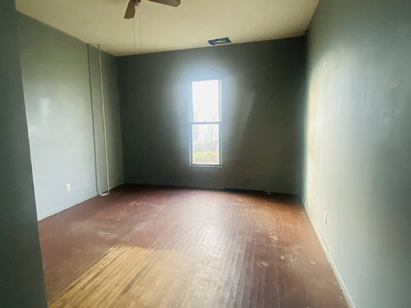 5th image of 501 W Main St