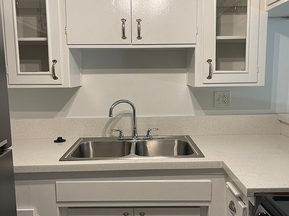 4th image of 1921 Vista Del Mar St APT 103