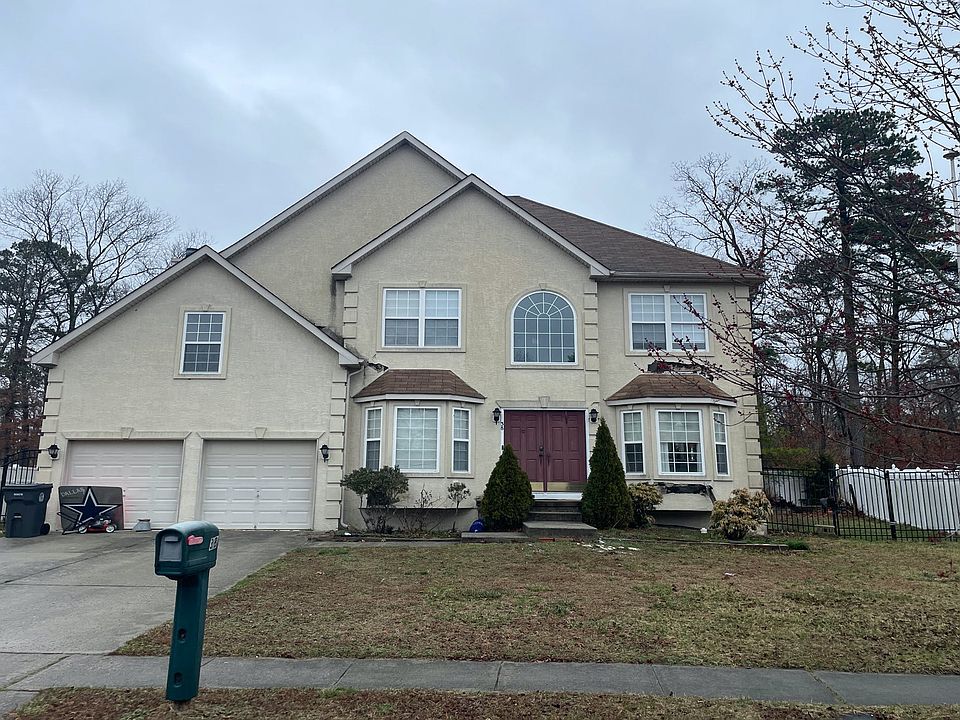 1st image of 38 Chancellor Park Dr