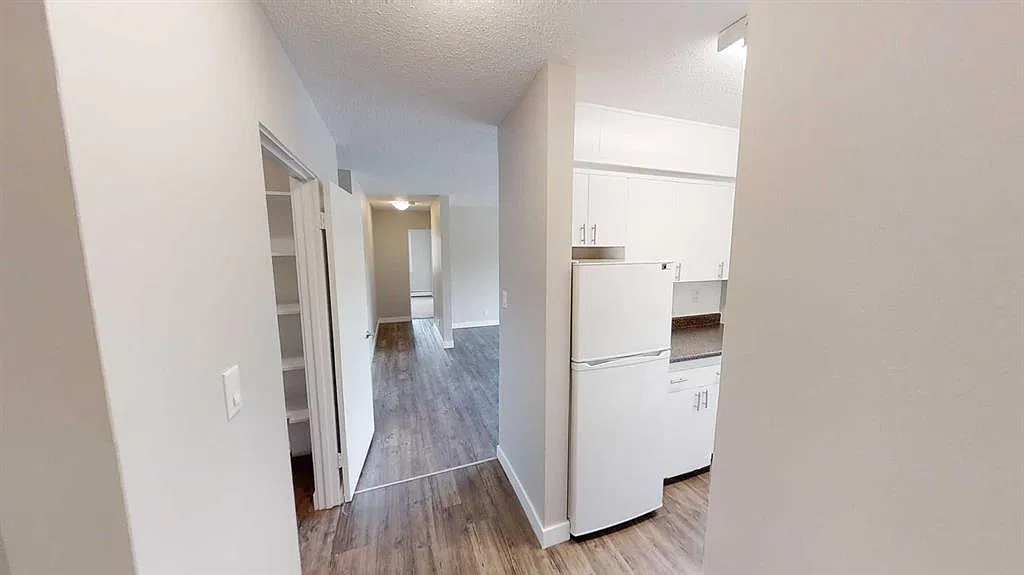 2 bed, 1.0 bath, 835 sqft, $1,459 — Photo 2