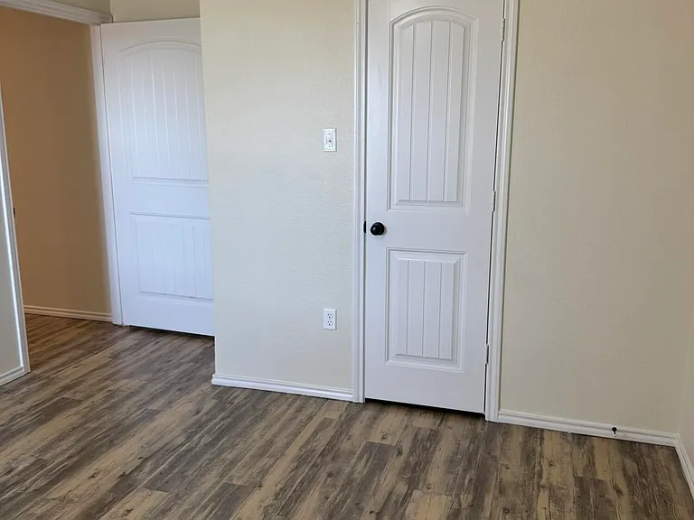 321 N Sherman Ave — Photo 12