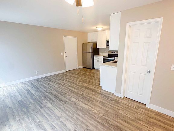 5th image of 4960-4970 Auburn Dr #4968-01