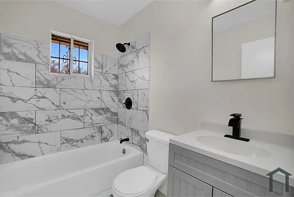 724 Golden Gate Dr — Photo 7