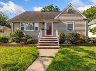 8-28 Oak St, Fair Lawn, NJ 07410