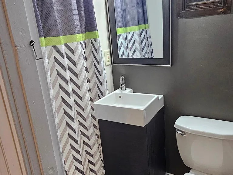 327 W 9th St #4 — Photo 5