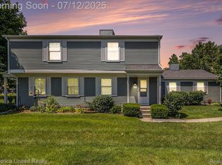 243 Aqueduct Dr, Walled Lake, MI