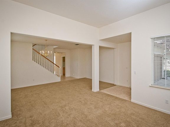 5th image of 769 Sheffield Ln