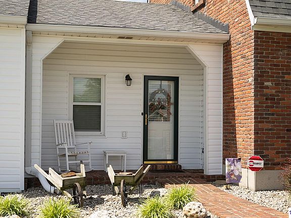 2nd image of 97 Circle Crest Dr