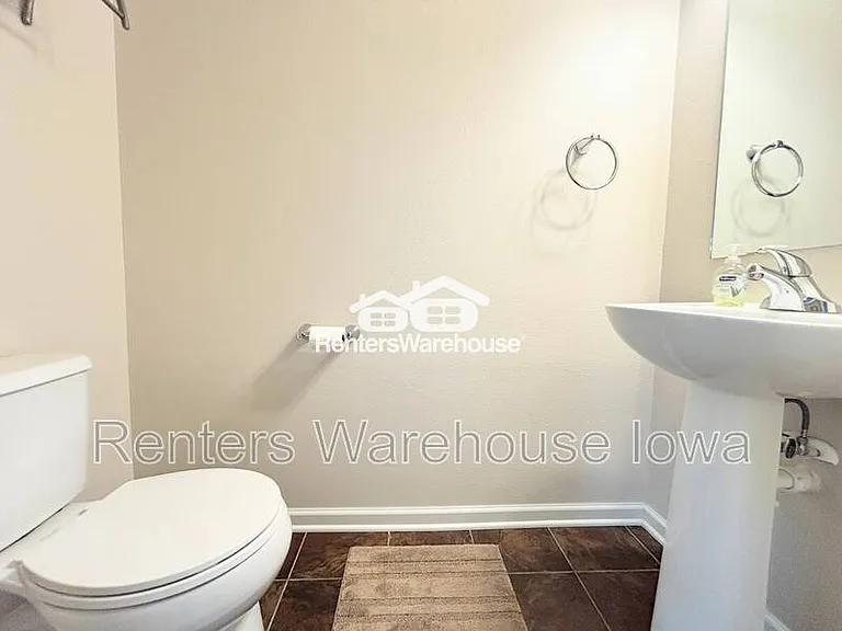 52 SE Booth Ave — Photo 12