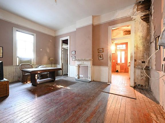 5th image of 2446 Dauphine St
