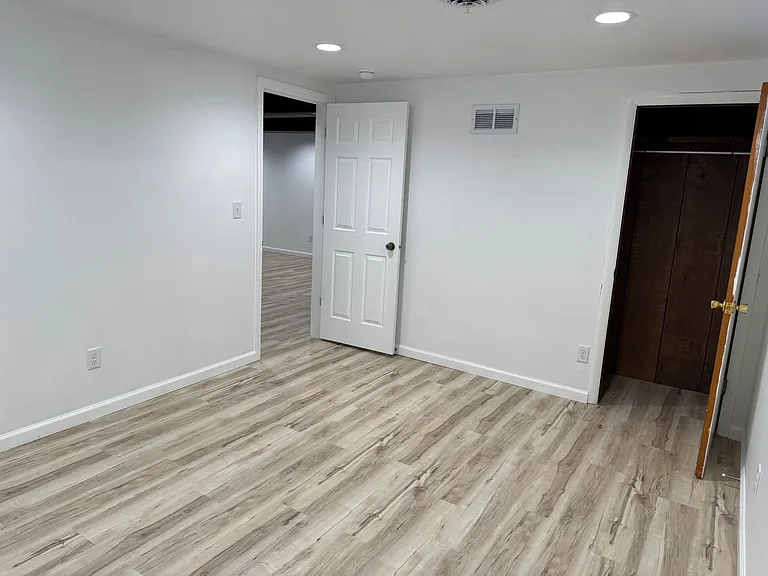 209 W Royal Dr — Photo 14