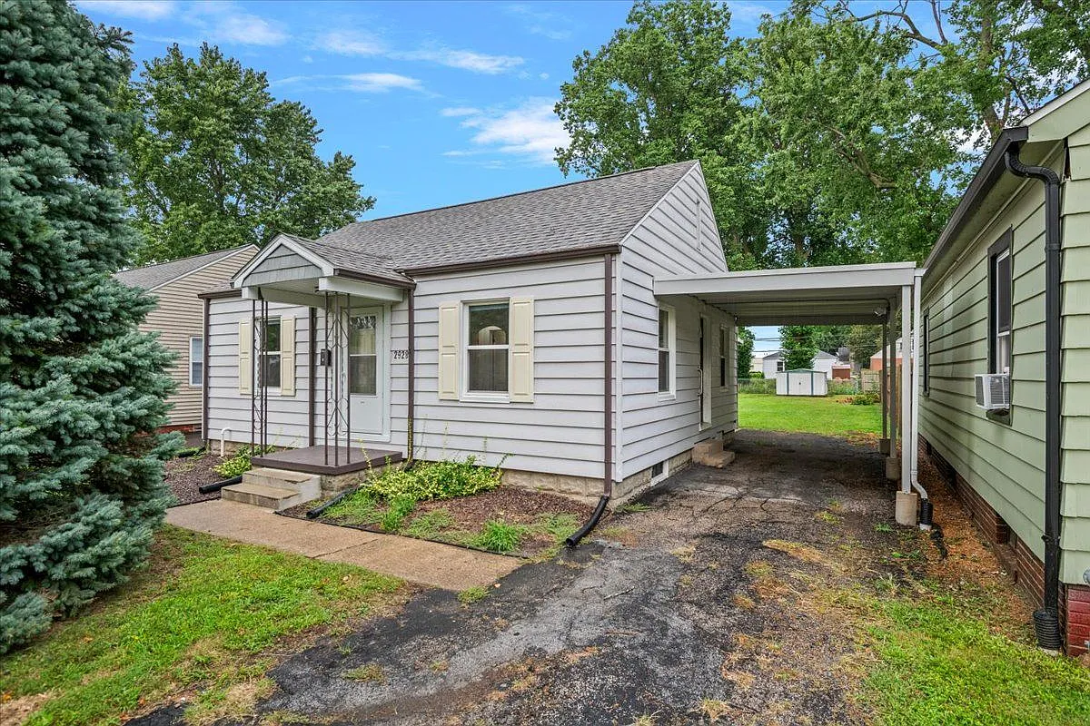 2 bed, 1.0 bath, 890 sqft, $1,500 — Photo 1