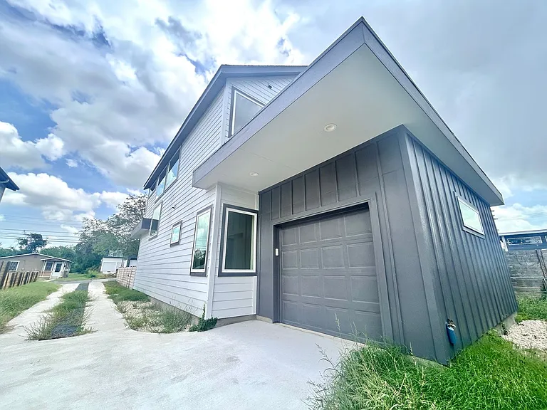 5605 Samuel Huston Ave #1 — Photo 21