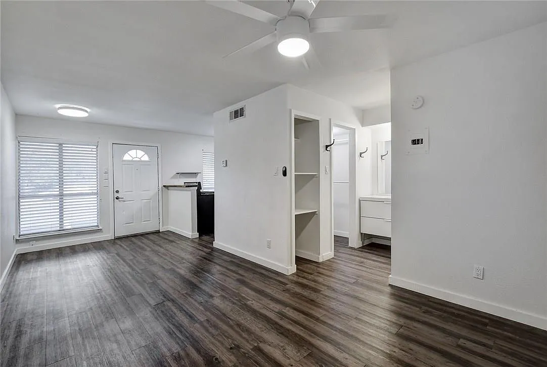 Studio, 1.0 bath, 380 sqft, $1,025 — Photo 1