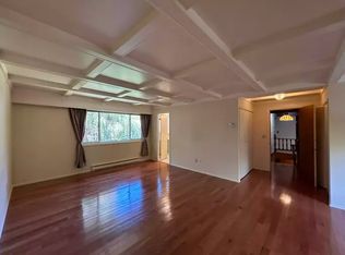 921 Saint Charles St, Victoria, BC V8S3P7