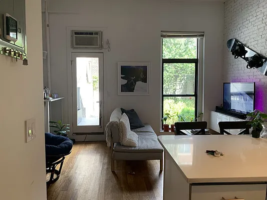 Rented by Sky Management | media 6