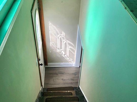 5th image of 212 E Broadway St APT 2
