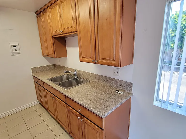 6336 Tujunga Ave — Photo 8