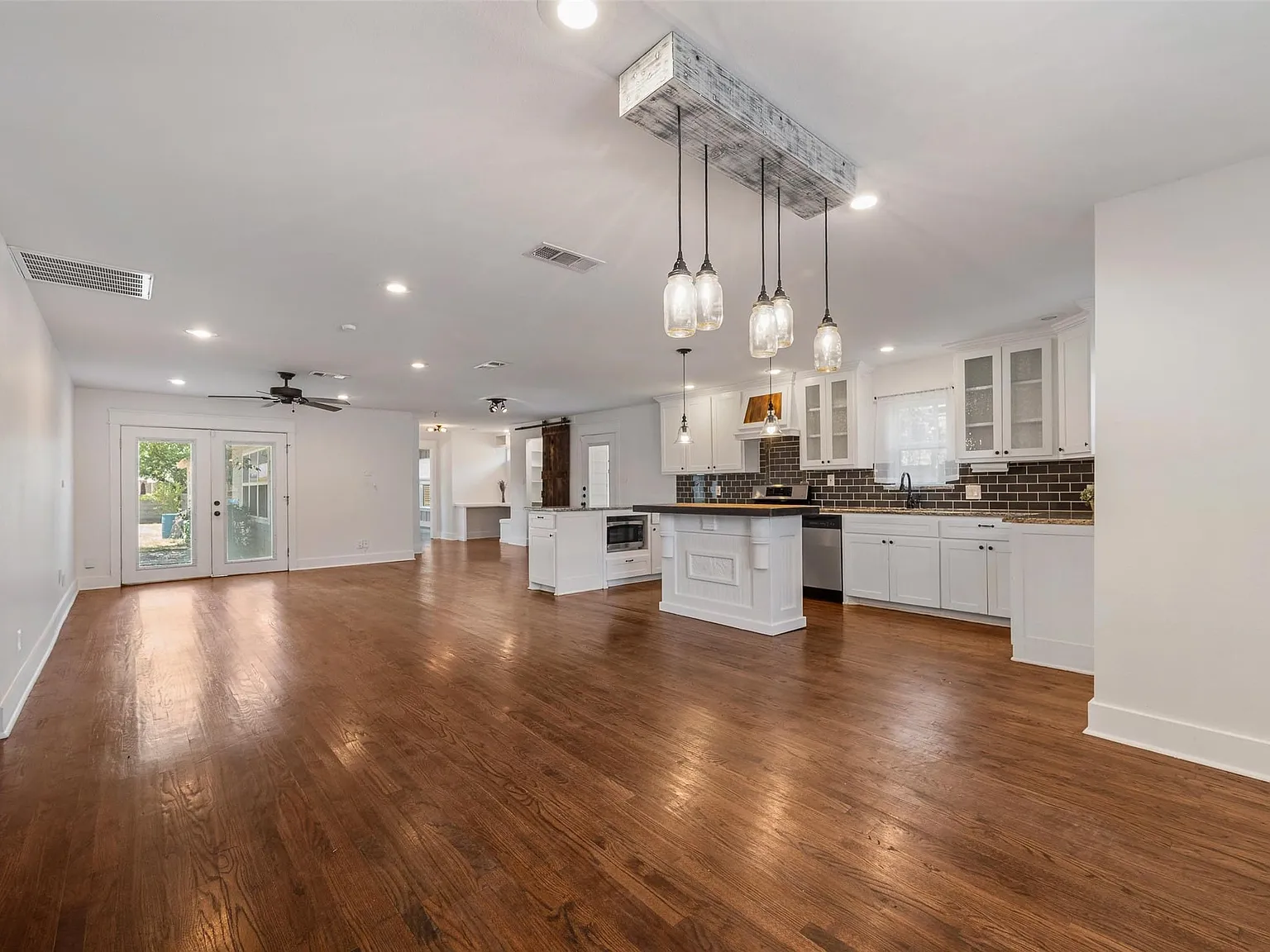 4 bed, 3.0 bath, 2202 sqft, $2,500 — Photo 4