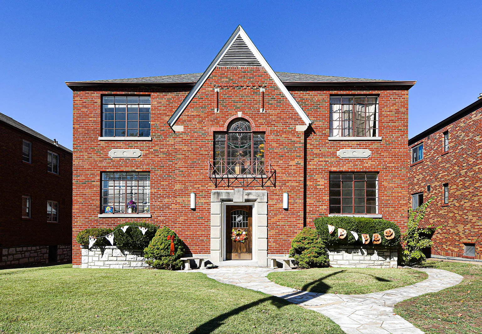 2 bed, 1.5 bath, 1400 sqft, $1,500 — Photo 1