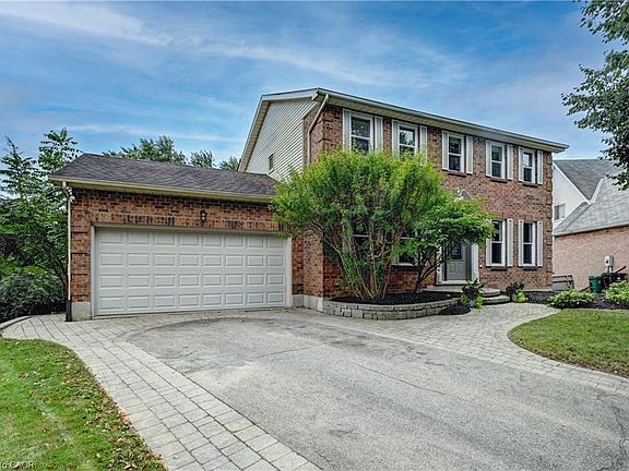 2nd image of 28 Notchwood Ct