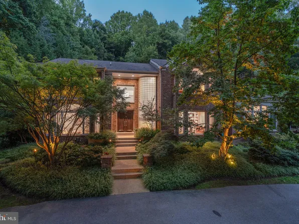 9125 Vendome Dr, Bethesda, MD 20817