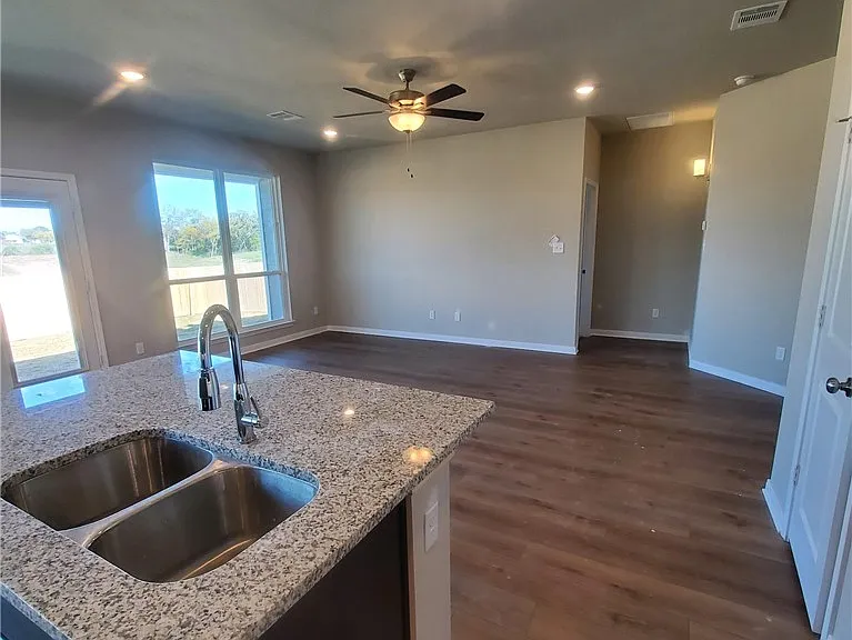 1308 Kingsgate Dr — Photo 13