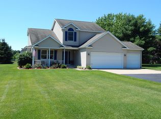 17173 Navajo Trl, Three Rivers, MI 49093