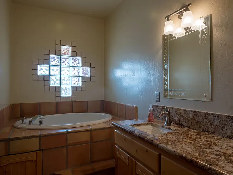 Master bath tub