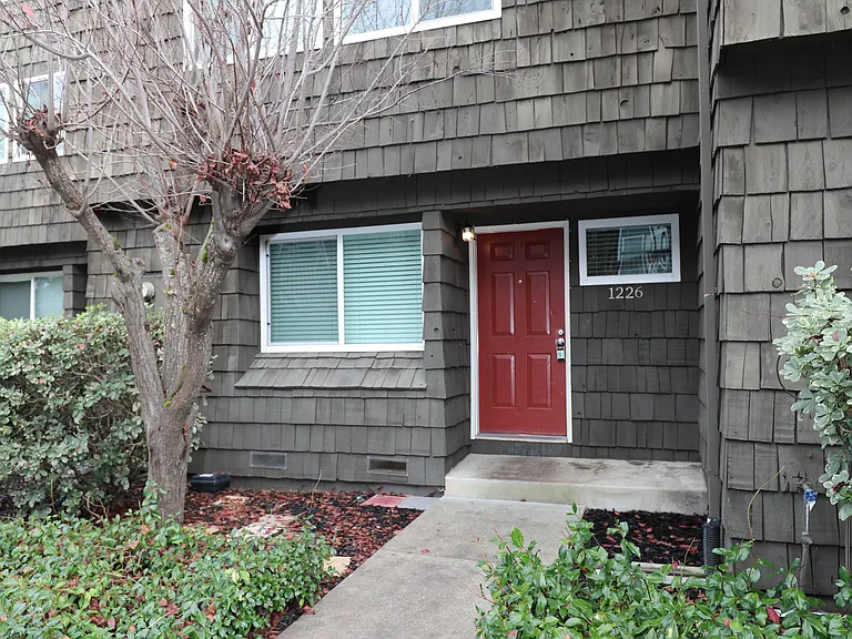 Cedarwood Apartments — Photo 15