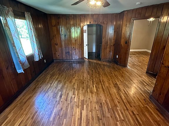 2nd image of 318 Green Cir