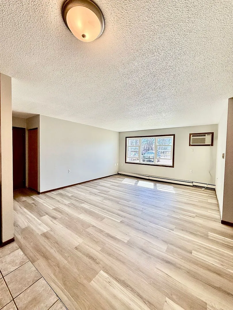 Valley South 1040 5th St SE — Photo 1