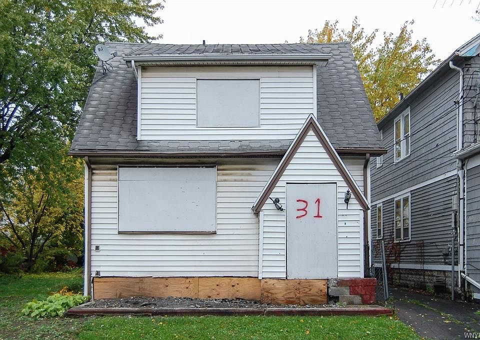 1st image of 31 E End Ave