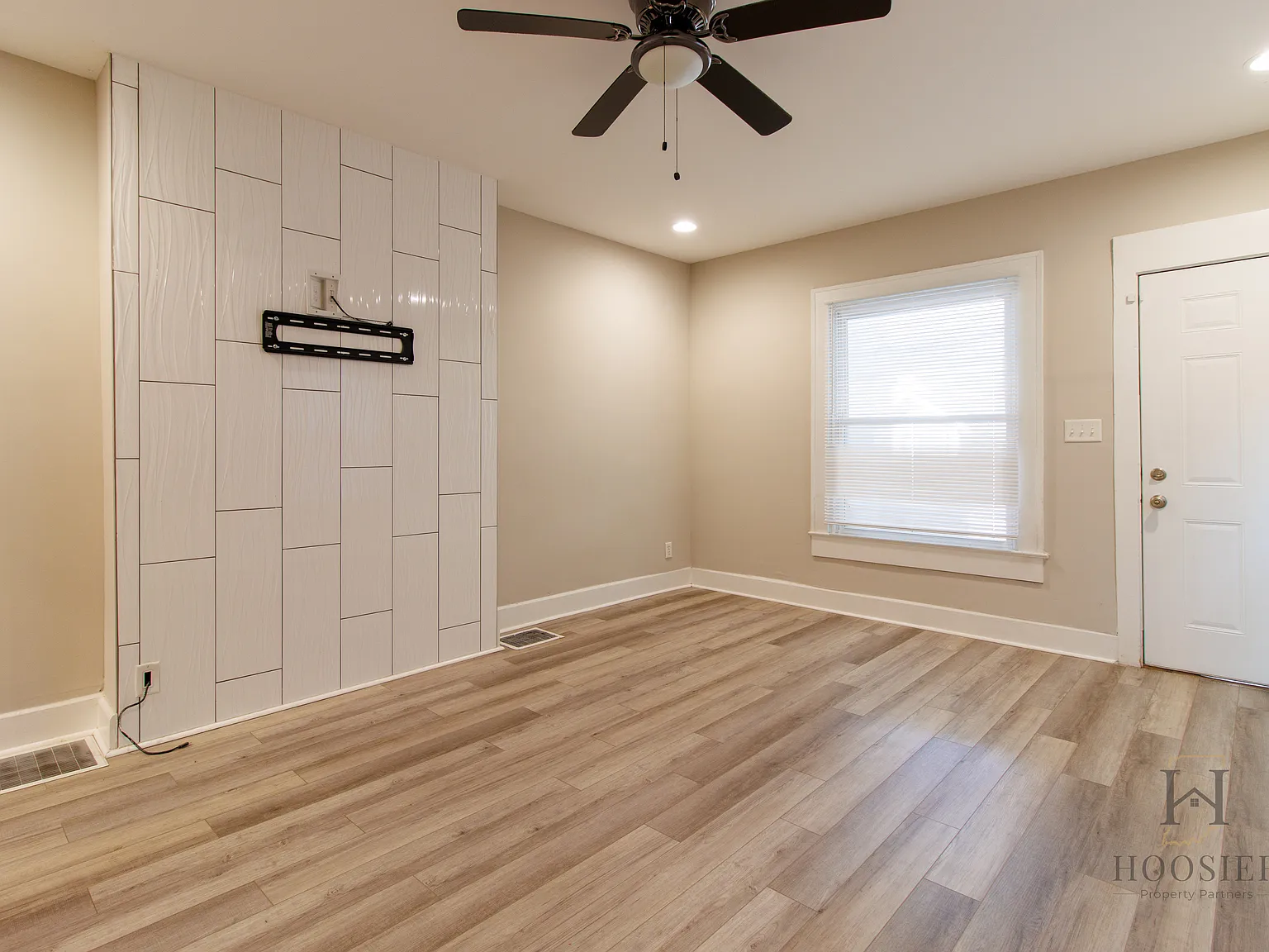 3 bed, 1.5 bath, 1298 sqft, $1,695 — Photo 3