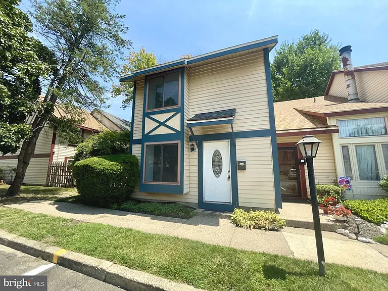 1 Dover Ct — Photo 2